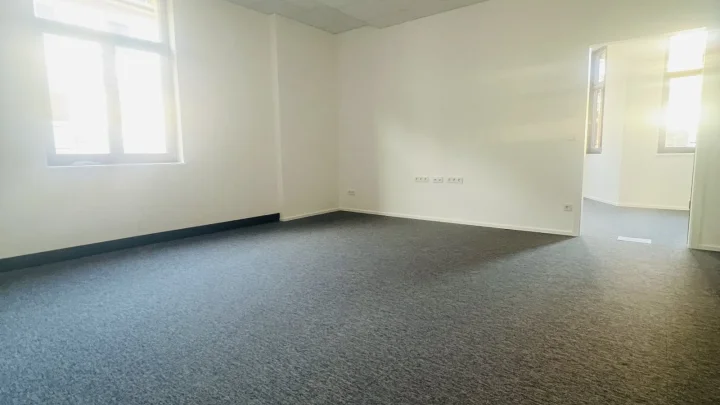 Alt trifft Neu: Sanierte Büro- Praxisflächen mitten in der Fußgängerzone von Bad Kissingen 