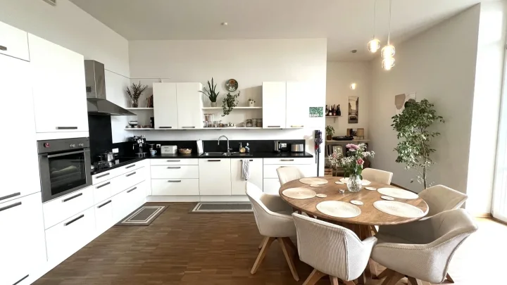 Attraktive 3-Zimmer-Altbauwohnung mit großem Balkon im Frauenland 