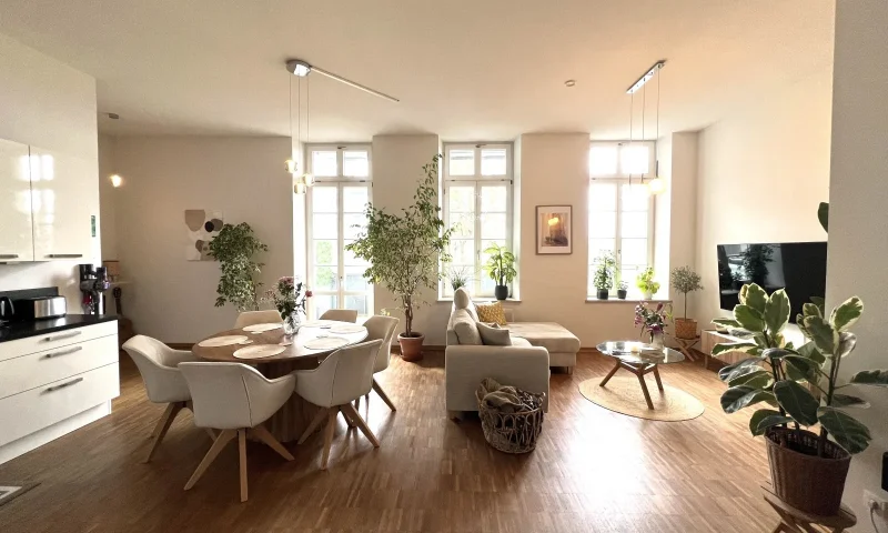 Attraktive 3-Zimmer-Altbauwohnung mit großem Balkon im Frauenland 