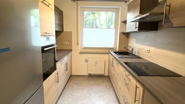 Familien sowie WG´s herzlichen willkommen: 3,5-Zimmerwohnung mit Balkon, Einbauküche und Garage