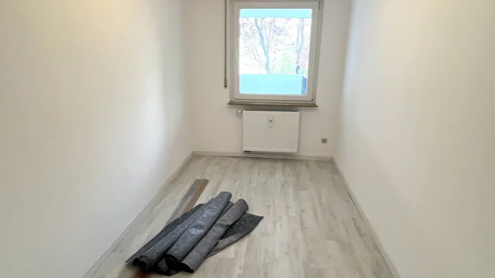 Familien sowie WG´s herzlichen willkommen: 3,5-Zimmerwohnung mit Balkon, Einbauküche und Garage
