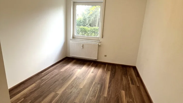 Familien sowie WG´s herzlichen willkommen: 3,5-Zimmerwohnung mit Balkon, Einbauküche und Garage
